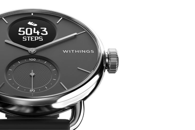 Man sieht das Display der Withings ScanWatch.